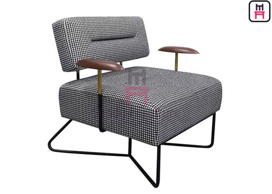 acheter Le plaid 0.7cbm de cadre en métal a tapissé Sofa Chair Wood Armrests simple online manufacture