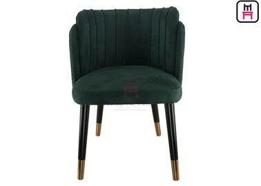 Chaises en bois tapissées de restaurant de velours de couleur verte de forme de Shell avec les pieds de cuivre de couronne