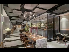 Chaise à manger en cuir marron avec accoudoirs