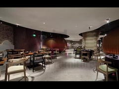 Le restaurant en bois d'accoudoir sur- de taille préside avec le coussin en cuir/cadre en bois