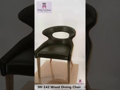 Le cuir unique a tapissé les chaises dinantes en bois avec le dos incurvé de contreplaqué d'Unibody